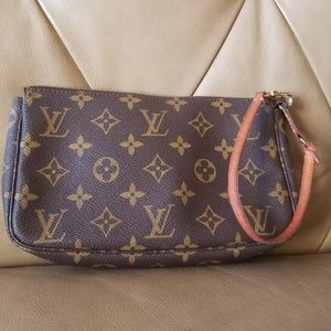 Monogram Canvas mini Pochette